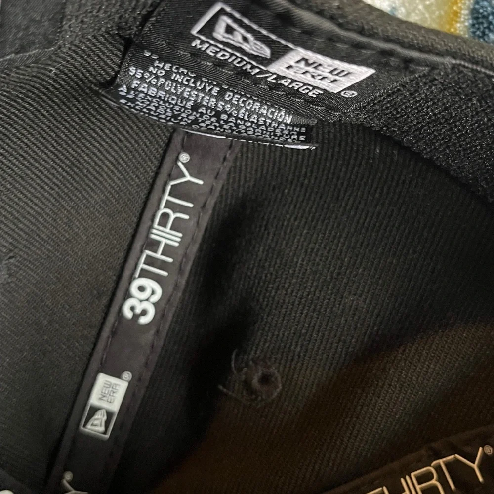 New Era Black Raiders 39THIRTY Cap - Picture 5 of 5